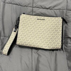 EUC Michael Kors Large Cooper Pouch